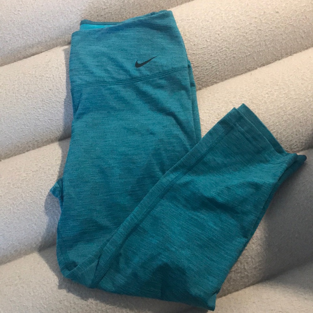 Nike Dri-fit Turquoise Capri leggings